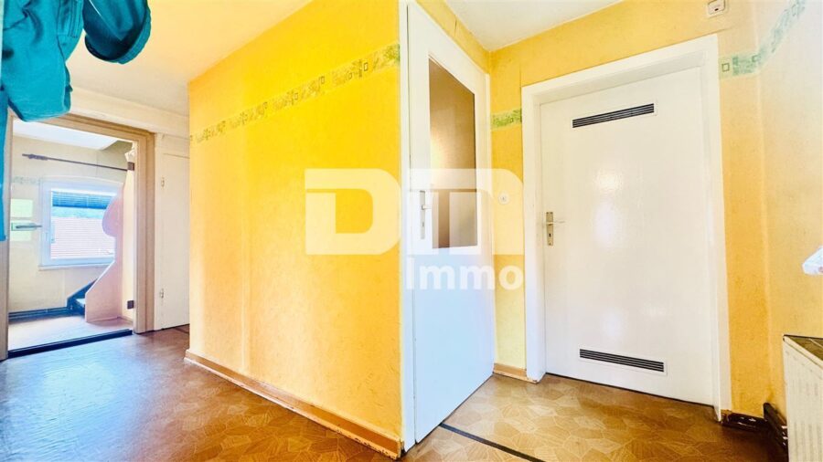Großzügiges Einfamilienhaus mit moderner Heizung + Kachelofen in Arenshausen - OG Flur / Diele